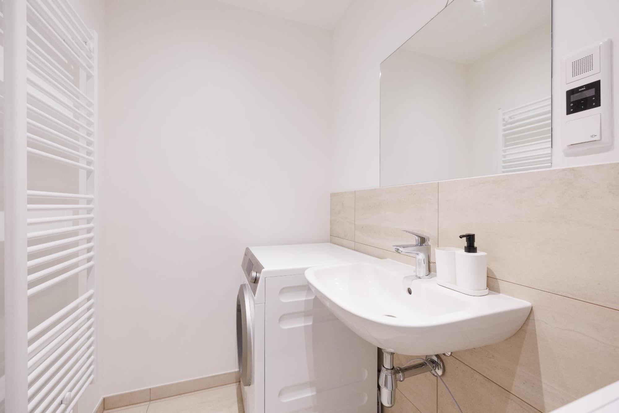 Symphony Apartments 40 - Modern Loft With Terrace And Grill In Central Location Відень Екстер'єр фото
